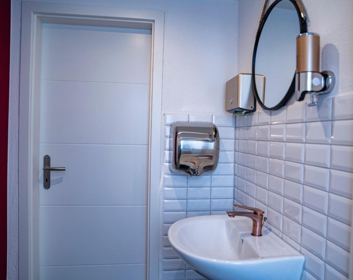 Village Bistro & Bar Fremdenzimmer Dettingen an der Erms Kültér fotó